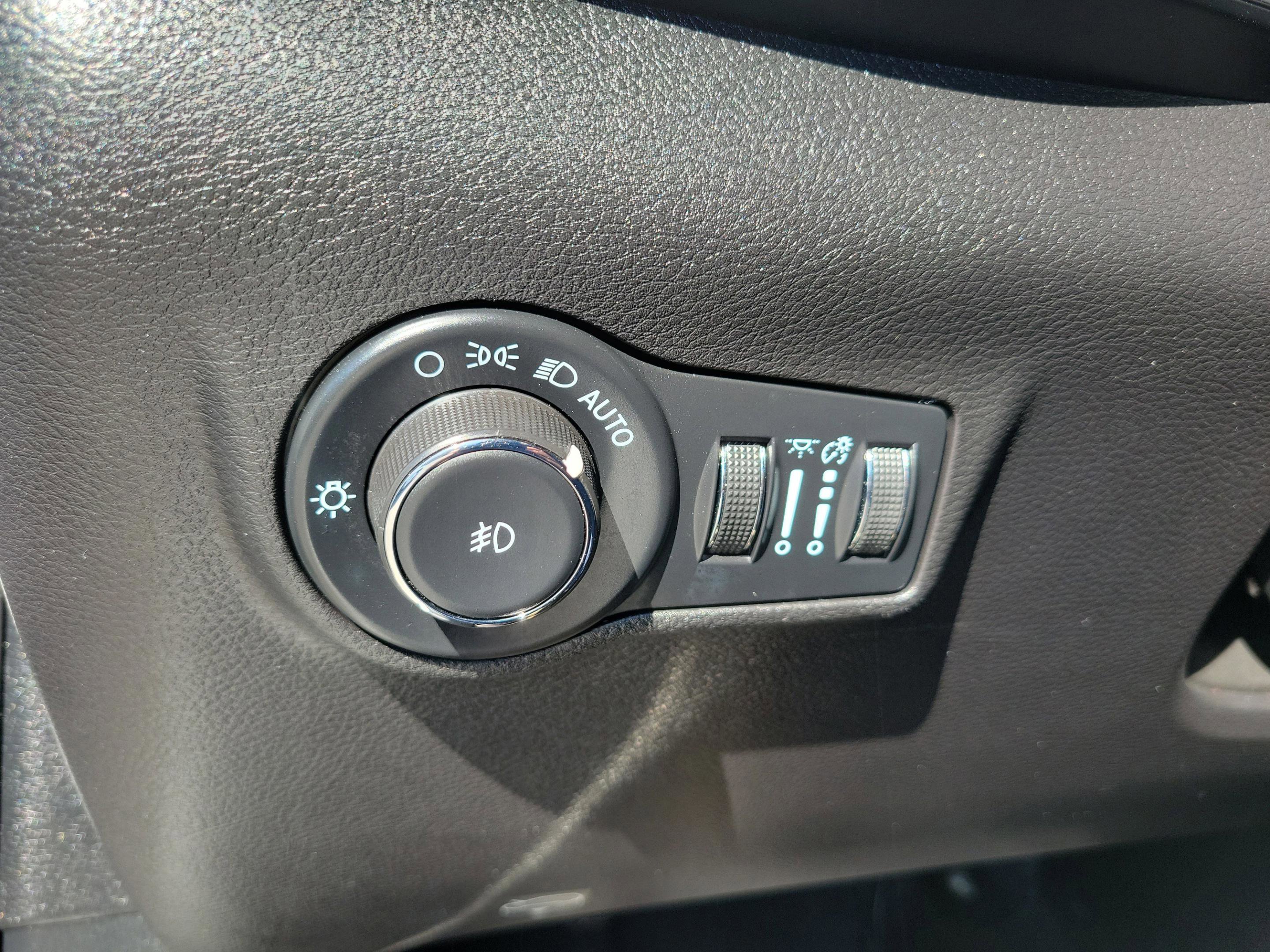 Used 2024 Jeep Compass Limited image 39