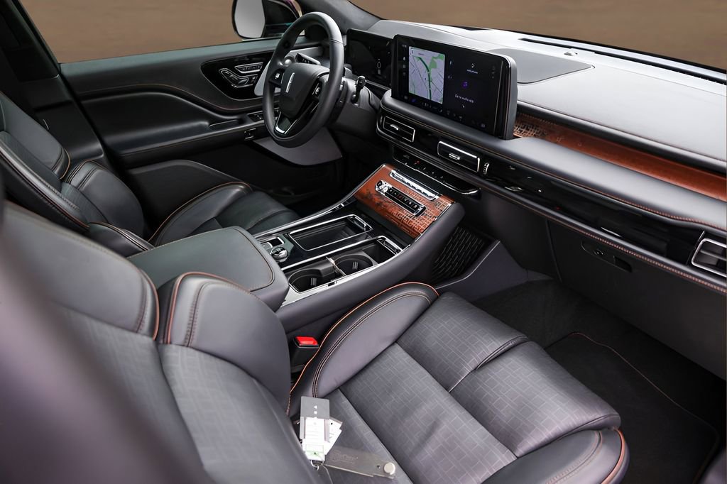 Used 2025 Lincoln Aviator Black Label image 32