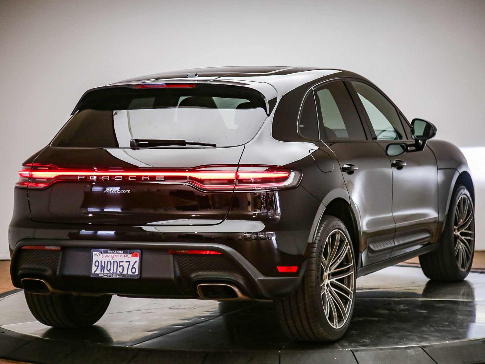 Certified 2026 Porsche Macan AWD/4WD image 7