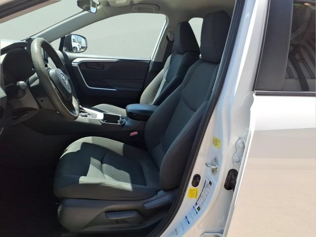 Used 2021 Toyota RAV4 LE AWD/4WD image 12