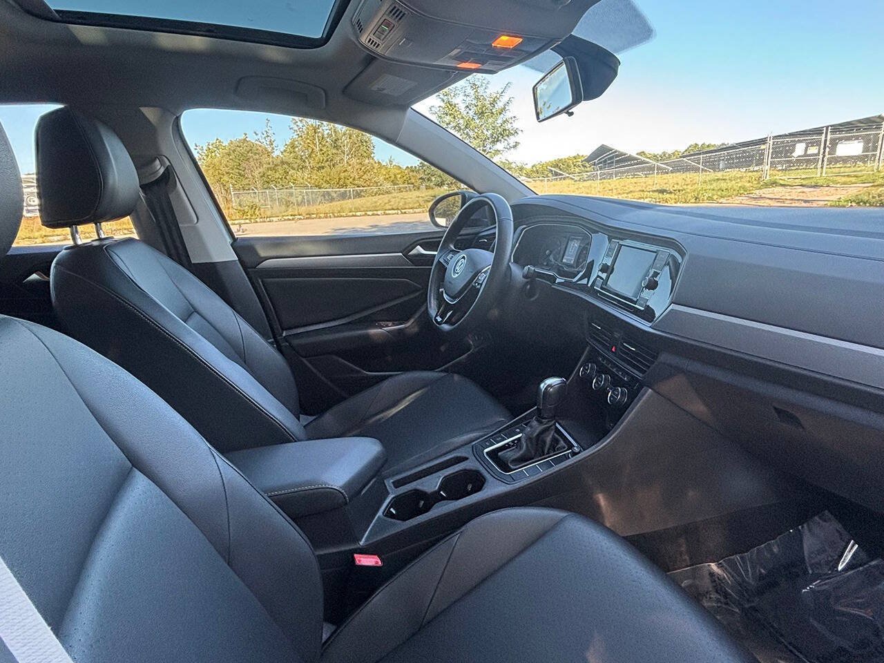 Used 2020 Volkswagen Jetta SE w/ SE Cold Weather Package FWD image 18