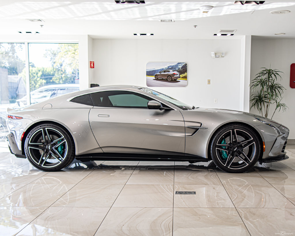 Used 2025 Aston Martin V8 Vantage Coupe RWD image 9