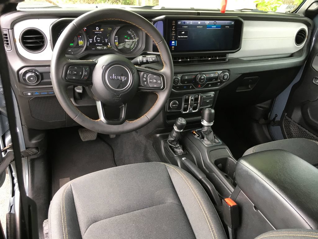 Used 2024 Jeep Wrangler Unlimited AWD/4WD image 25