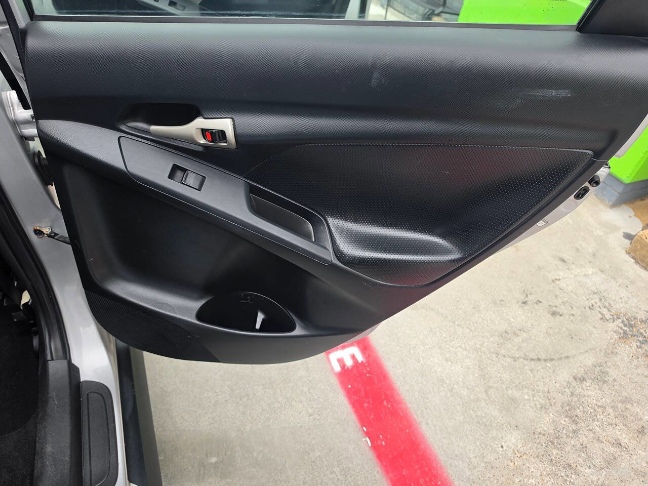 Used 2009 Pontiac Vibe w/ Preferred Package FWD image 27