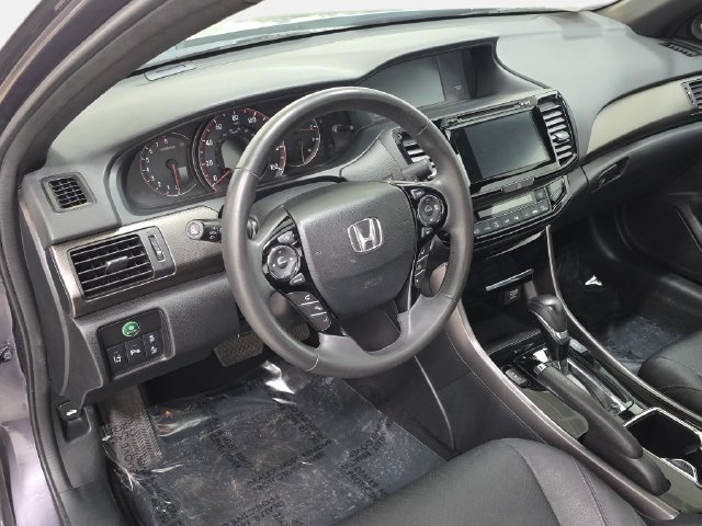 Used 2017 Honda Accord Touring image 16