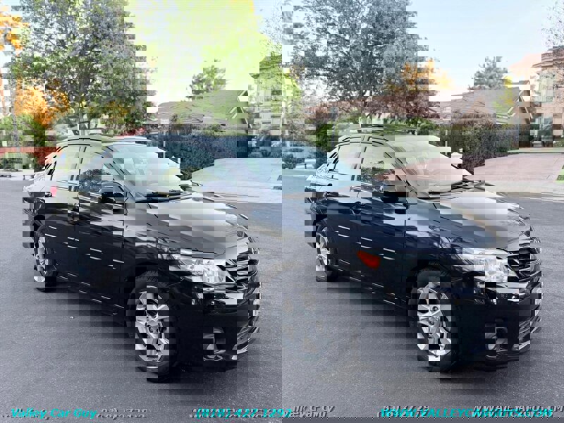 Used 2013 Toyota Corolla LE w/ Premium Pkg FWD image 3