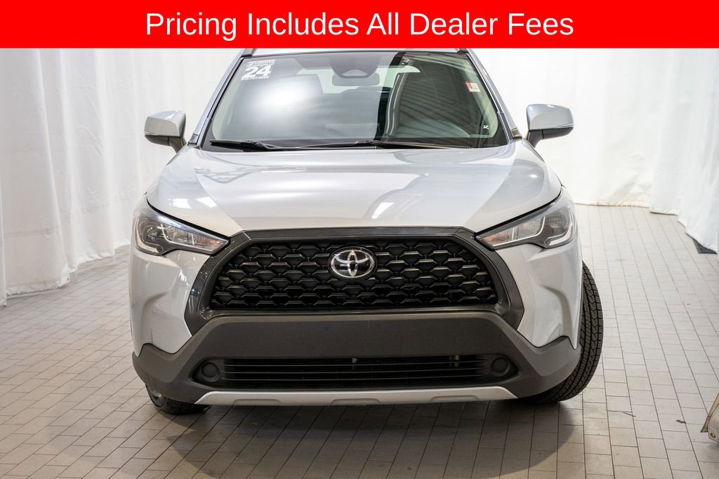 Used 2024 Toyota Corolla Cross LE AWD/4WD image 2