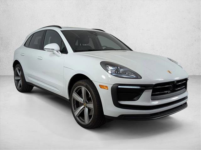 Certified 2025 Porsche Macan image 8