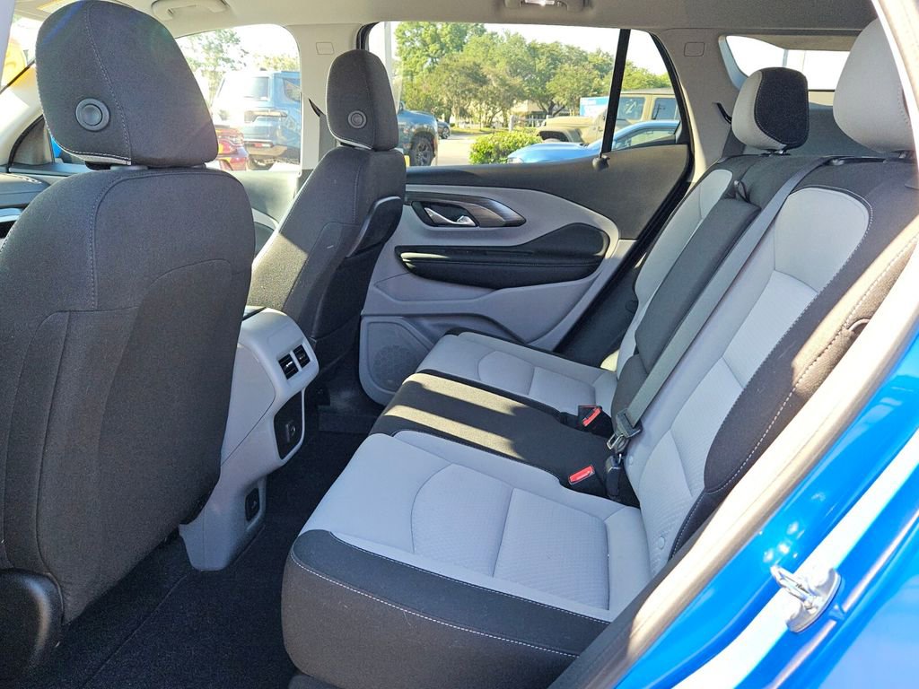 Used 2024 GMC Terrain SLE w/ Driver Convenience Package FWD image 11