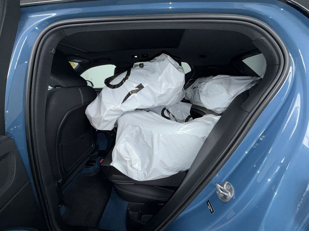 Used 2023 Volvo XC40 Recharge Plus w/ Protection Package Premier image 12