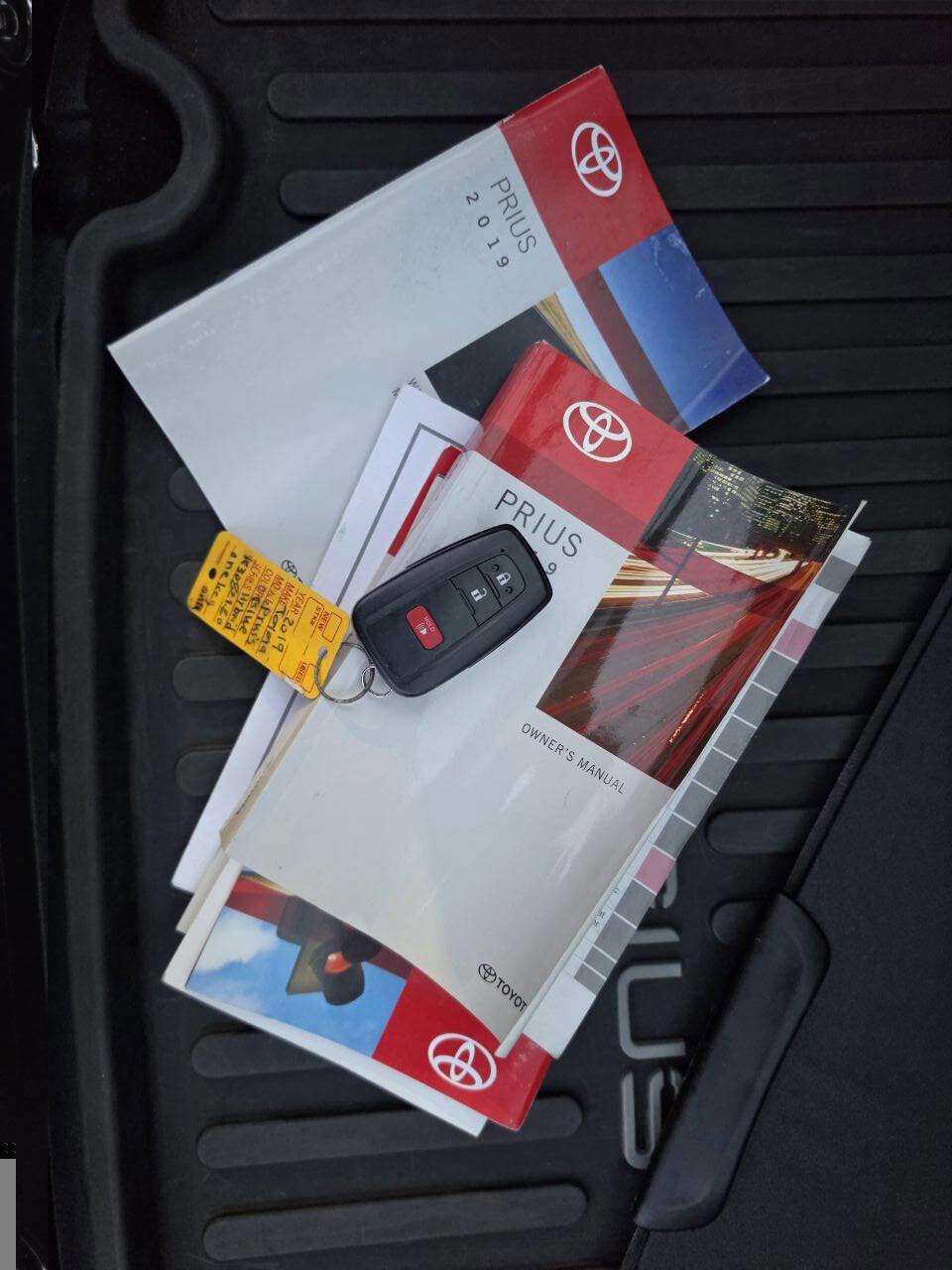 Used 2019 Toyota Prius LE FWD image 19