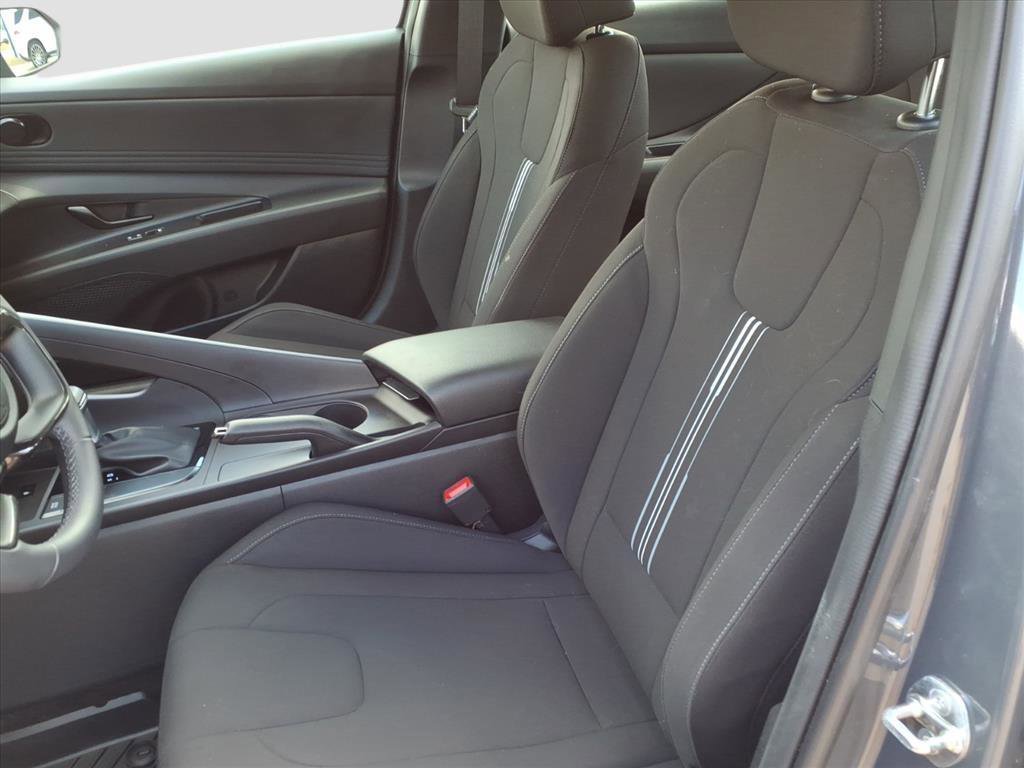 Used 2025 Hyundai Elantra Sport image 33