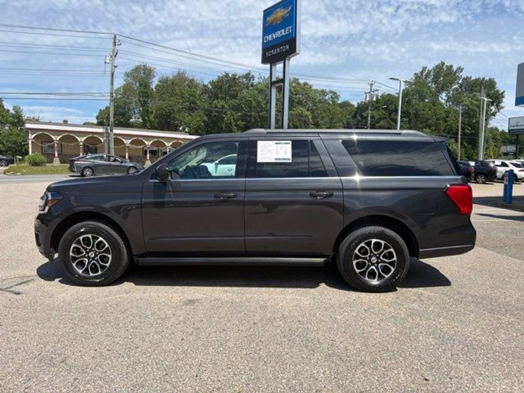 Used 2023 Ford Expedition Max XLT AWD/4WD image 3