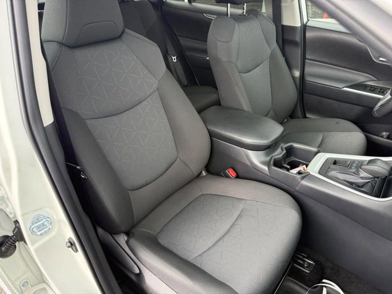 Used 2025 Toyota RAV4 XLE w/ Convenience Package image 11