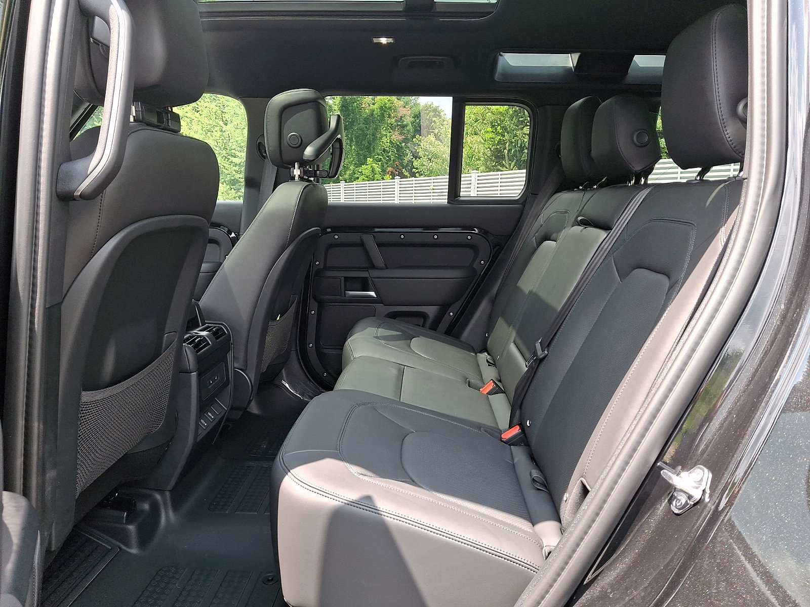 New 2026 Land Rover Defender 110 X-Dynamic SE AWD/4WD image 6