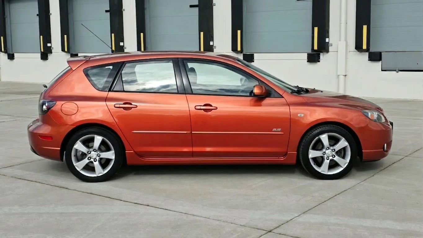 Used 2004 MAZDA MAZDA3 s FWD image 6