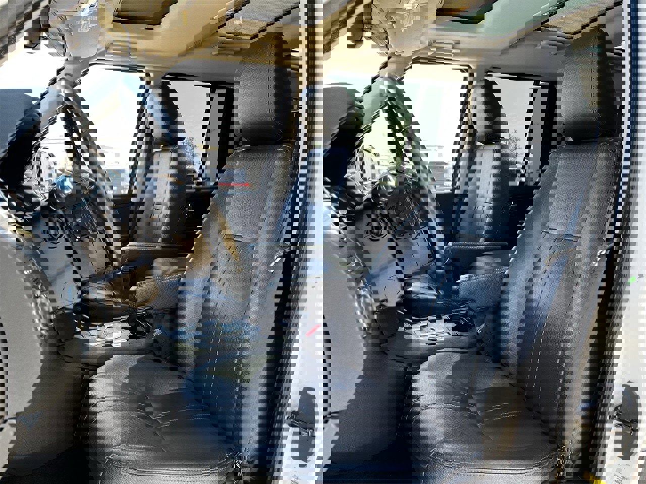 Used 2016 Land Rover LR4 HSE image 24