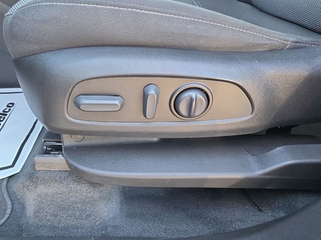 Used 2023 Chevrolet Traverse LT FWD image 26