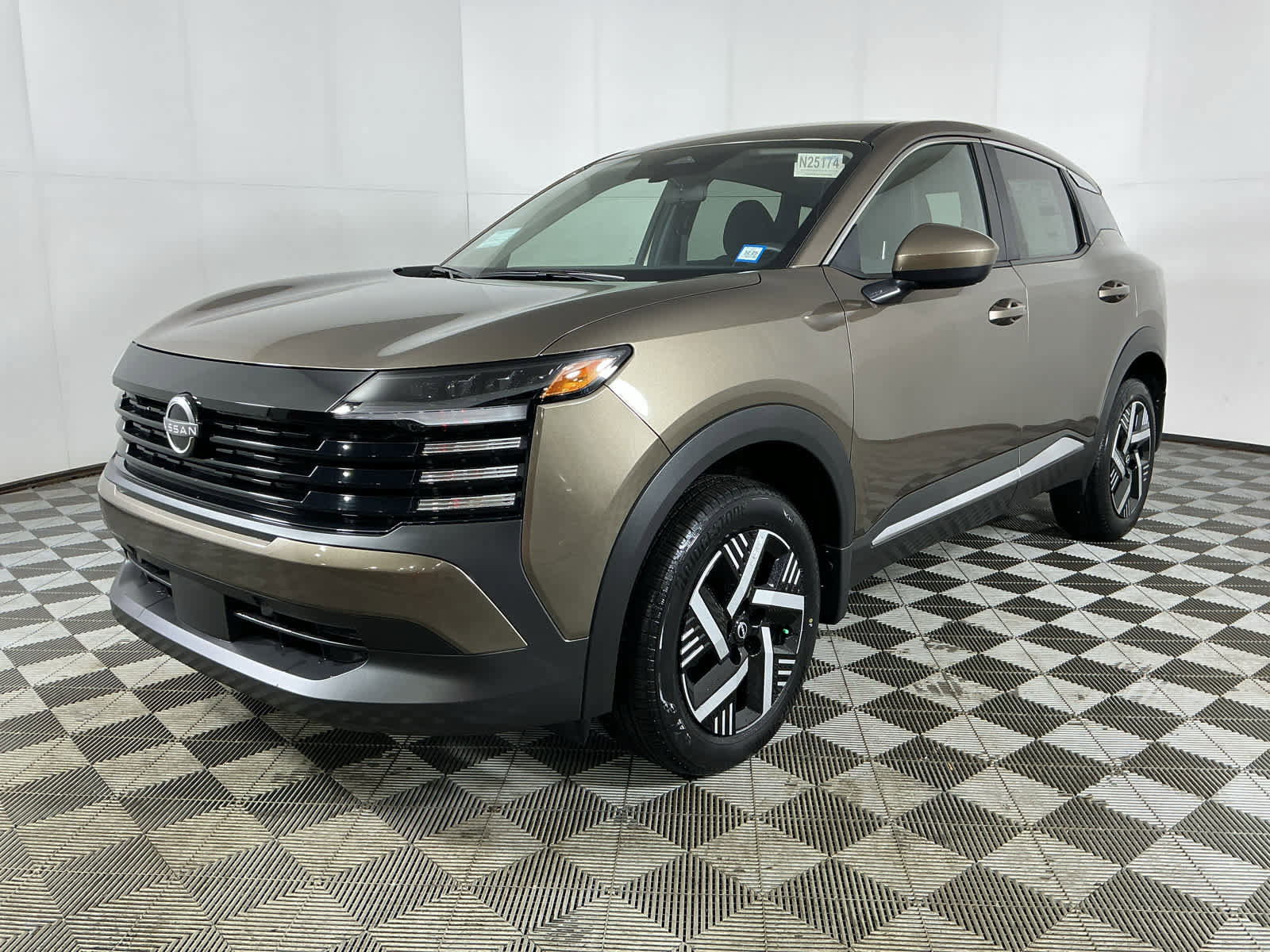 New 2025 Nissan Kicks SV image 3