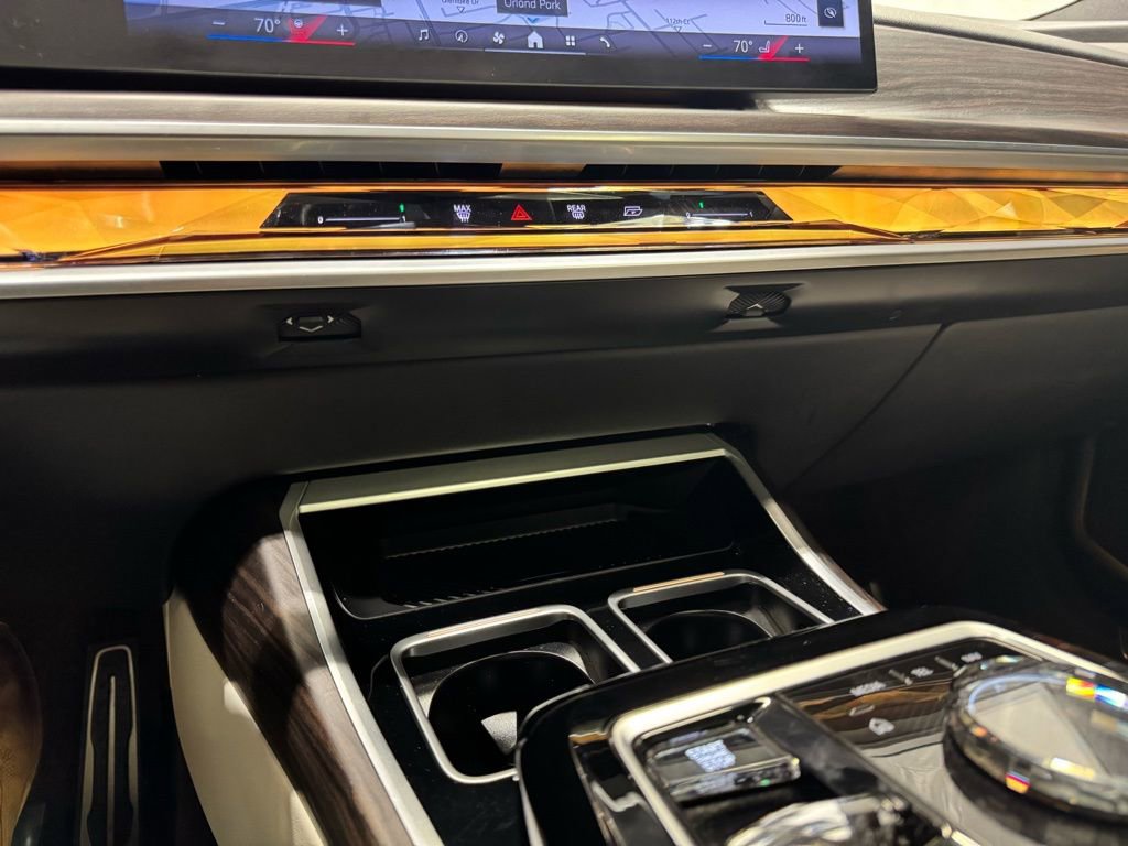Used 2023 BMW 740i image 9