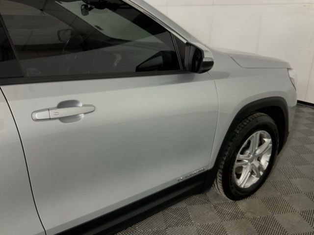 Used 2019 GMC Terrain SLE w/ Driver Convenience Package image 9