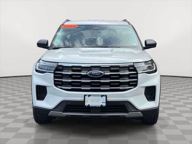 Used 2025 Ford Explorer Active AWD/4WD image 2