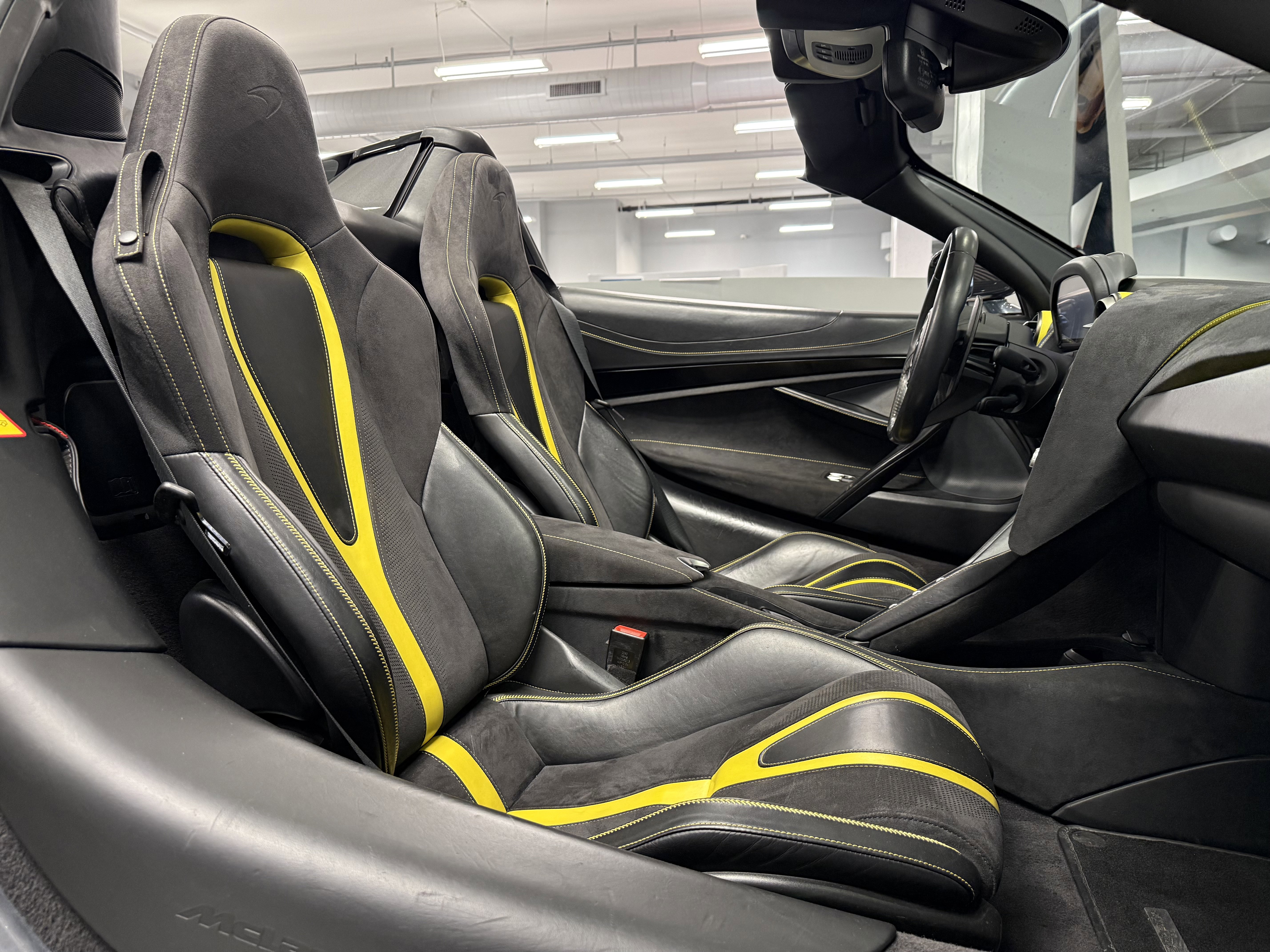 Used 2020 McLaren 720S Spider image 15