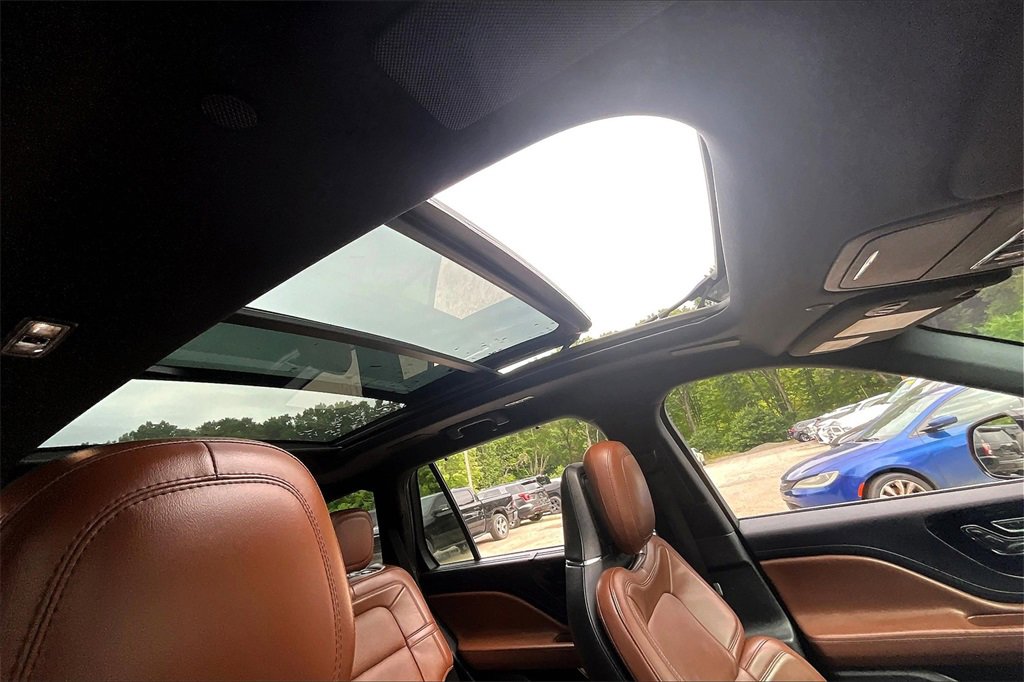 Used 2020 Lincoln Aviator Reserve w/ Equipment Group 202A image 25