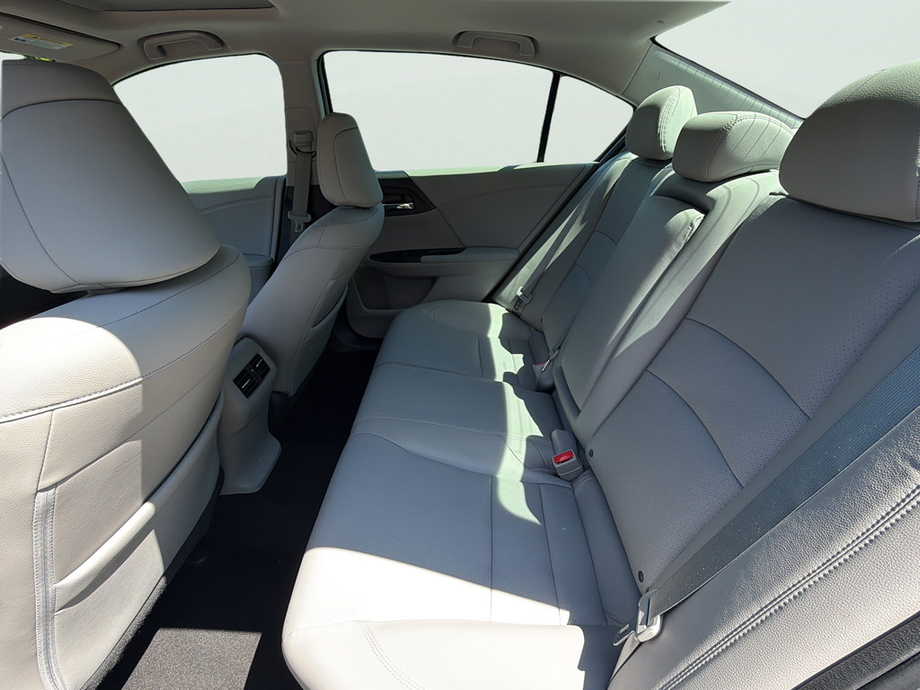 Used 2017 Honda Accord EX-L image 12