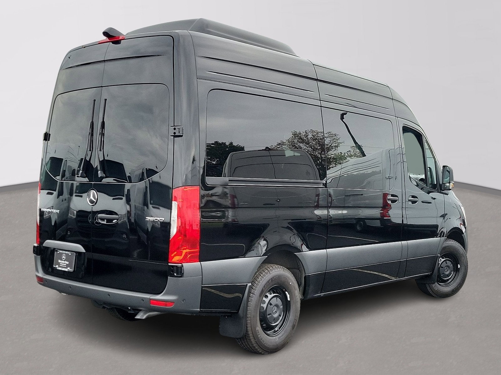 Used 2024 Mercedes-Benz Sprinter 2500 image 4