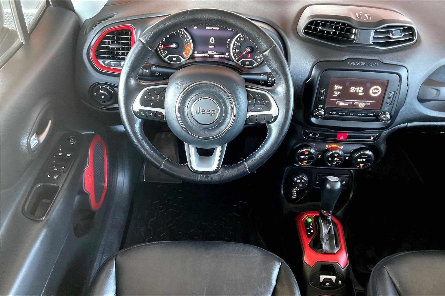 Used 2016 Jeep Renegade Trailhawk w/ Premium Trailhawk Package AWD/4WD image 8