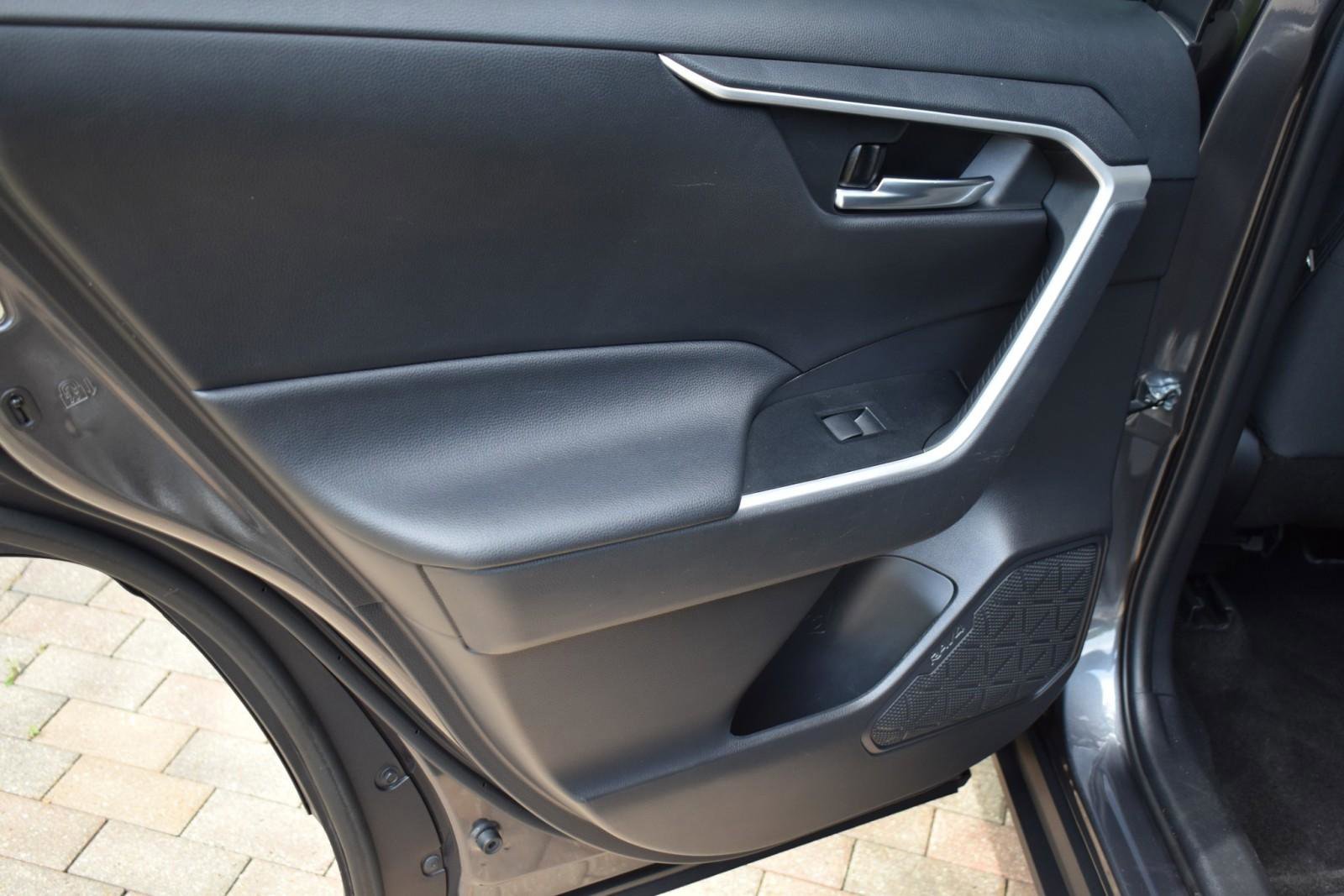 Used 2021 Toyota RAV4 XLE image 33