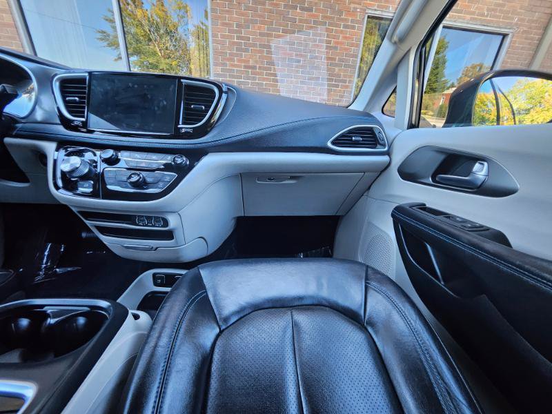 Used 2021 Chrysler Pacifica Touring-L FWD image 64