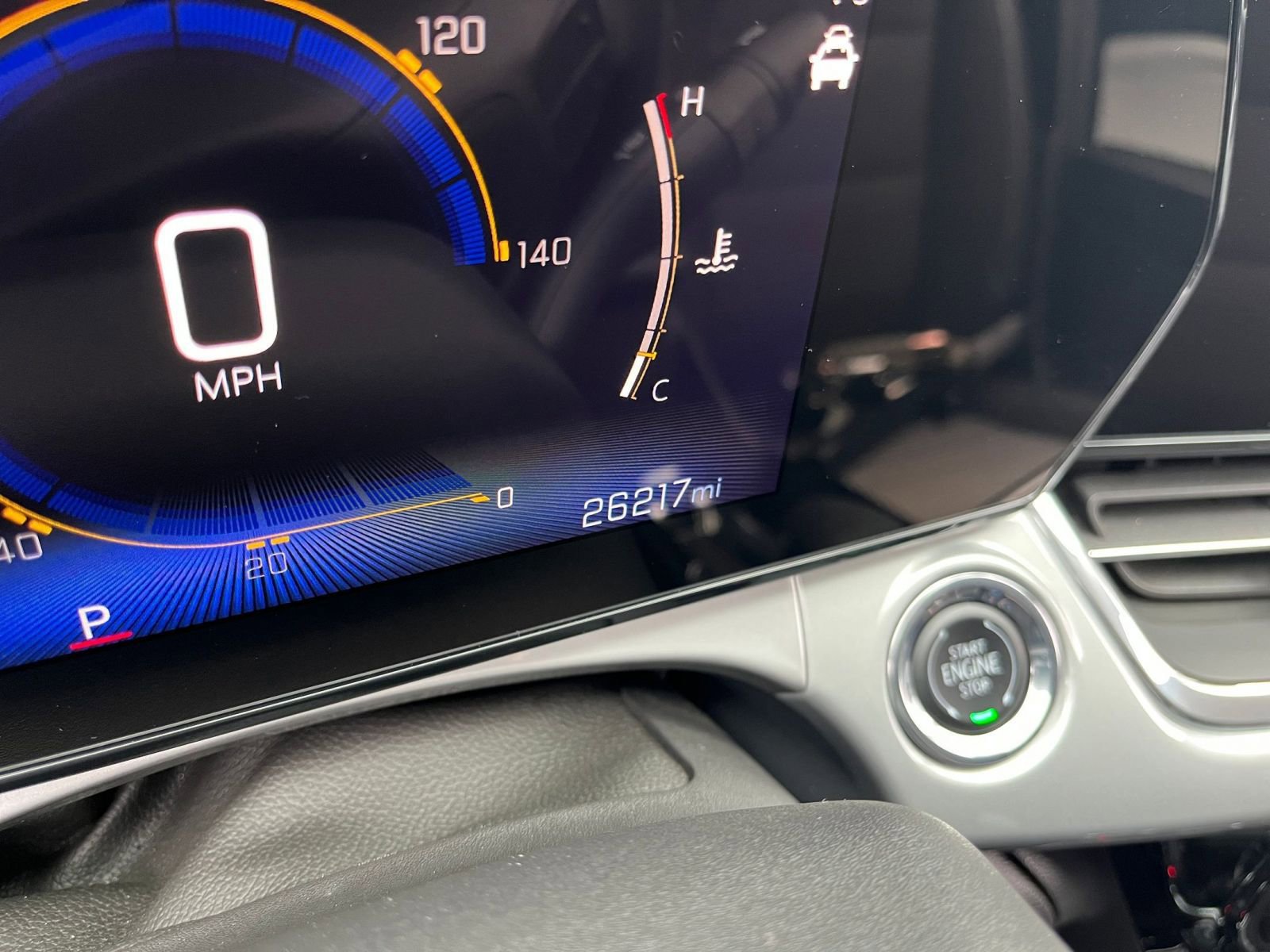 Used 2025 Chevrolet Trax LT FWD image 39
