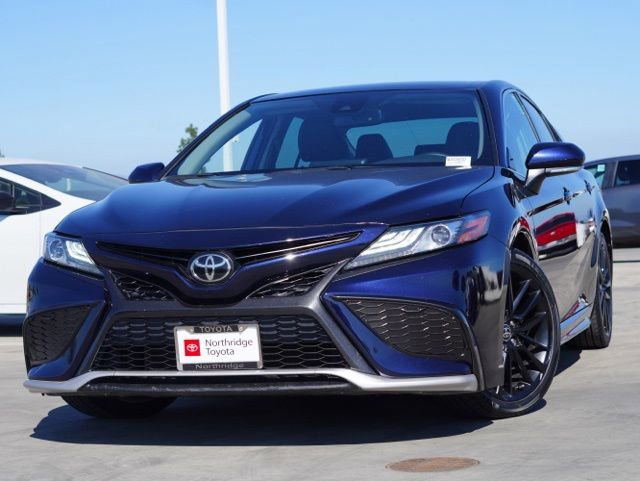 Used 2022 Toyota Camry XSE image 3
