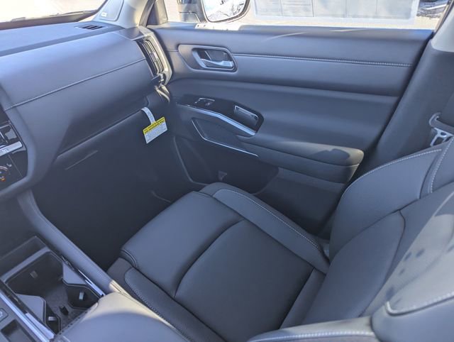 New 2026 Nissan Pathfinder SL image 16