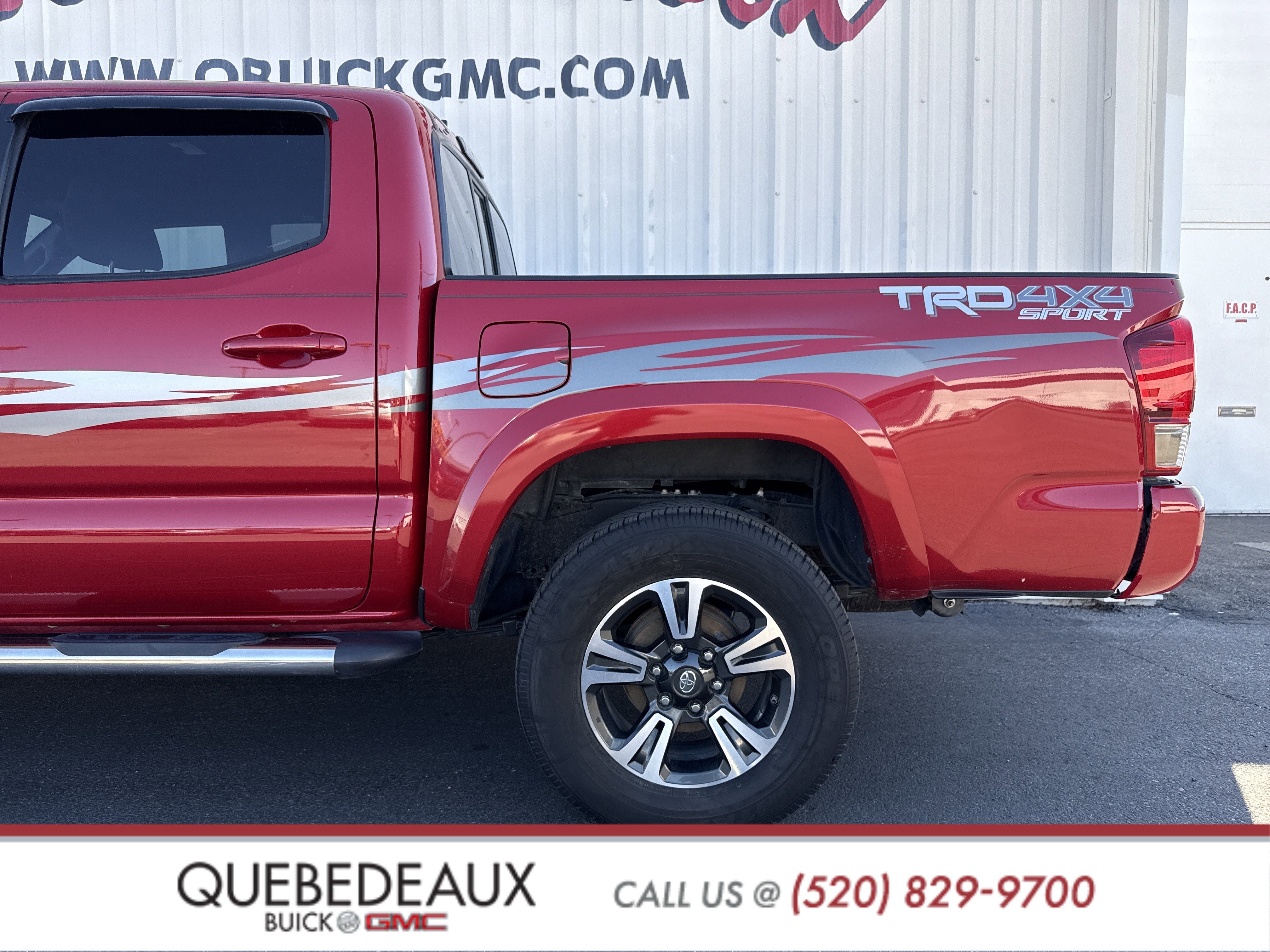Used 2016 Toyota Tacoma TRD Sport image 3