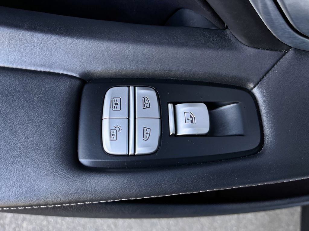 Used 2018 BMW M760i xDrive w/ Luxury Rear Seating Package AWD/4WD image 33