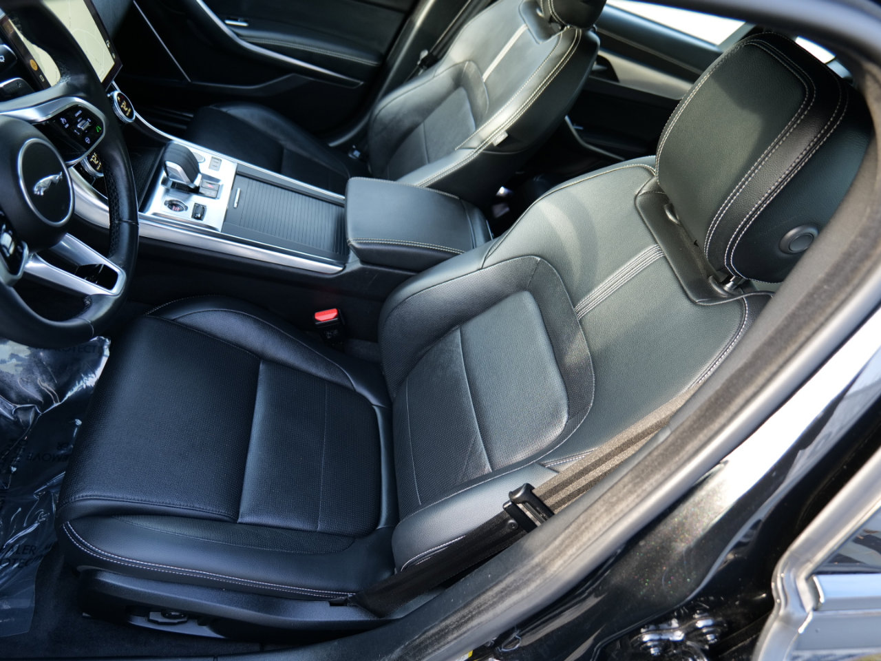 Used 2024 Jaguar XF R-Dynamic SE image 14