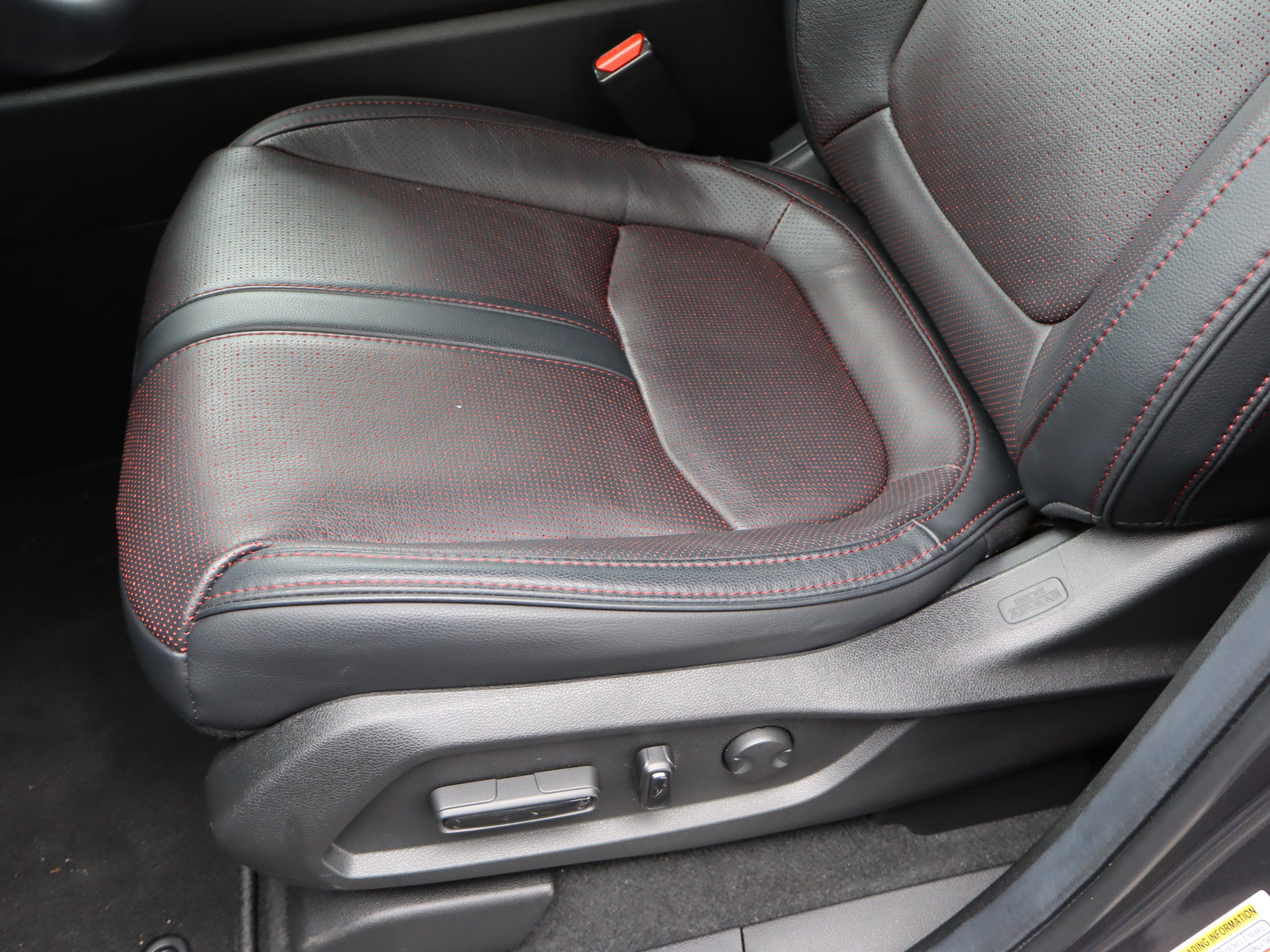 Used 2025 Honda Pilot Black Edition image 17