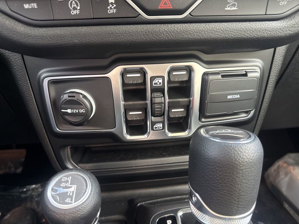 New 2025 Jeep Gladiator Sport image 35