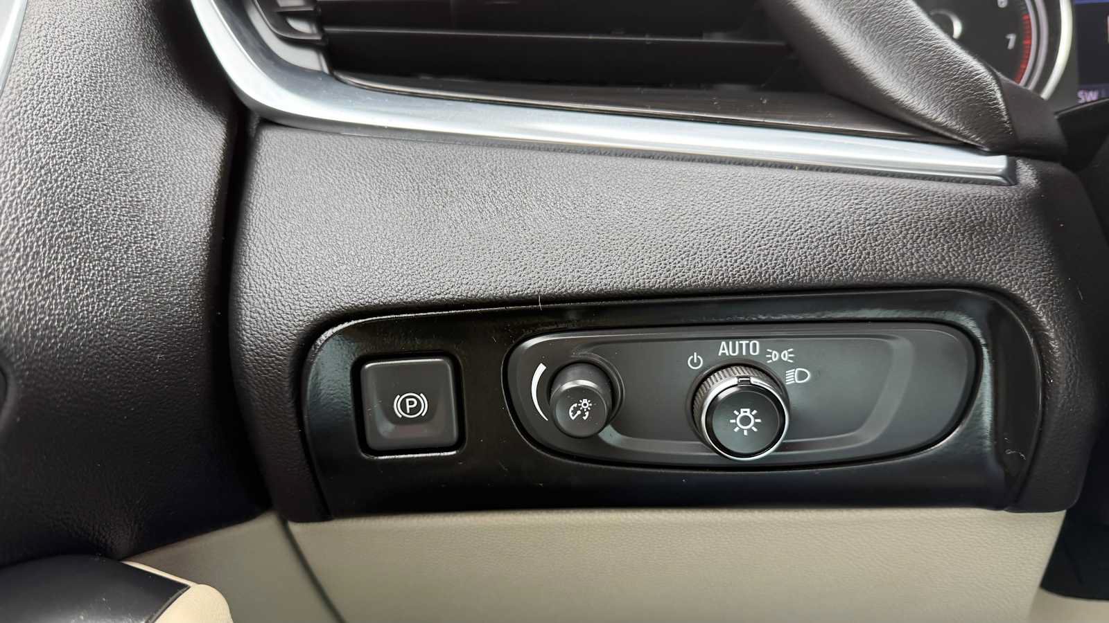 Used 2021 Buick Enclave Premium w/ Surround and Sites Package AWD/4WD image 15