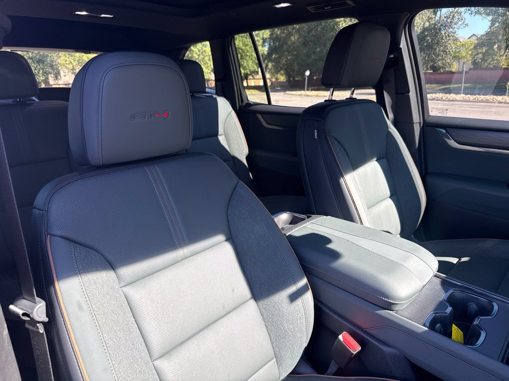 Used 2026 GMC Acadia AT4 w/ Luxury Package AWD/4WD image 14