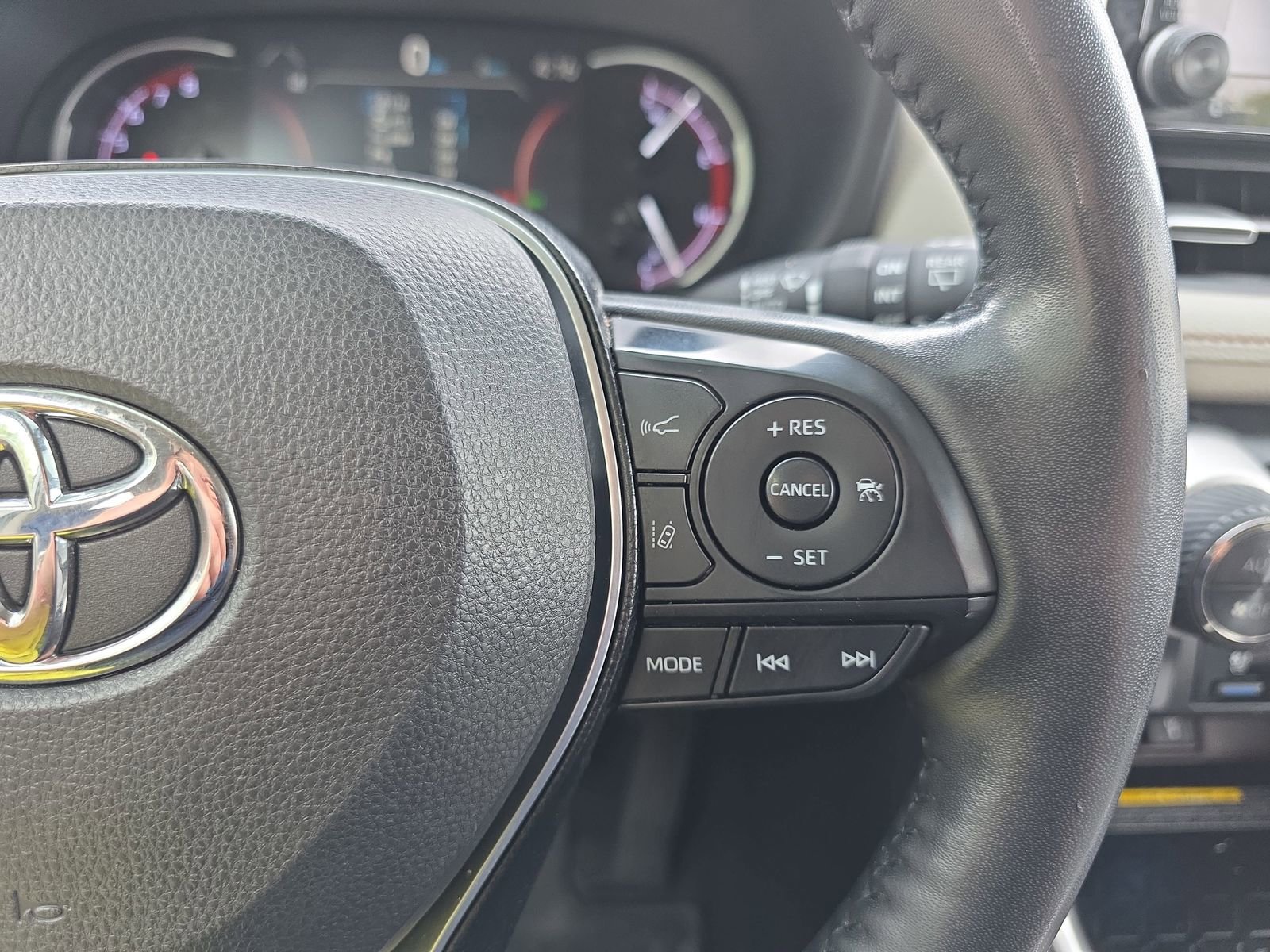 Used 2020 Toyota RAV4 Limited image 18
