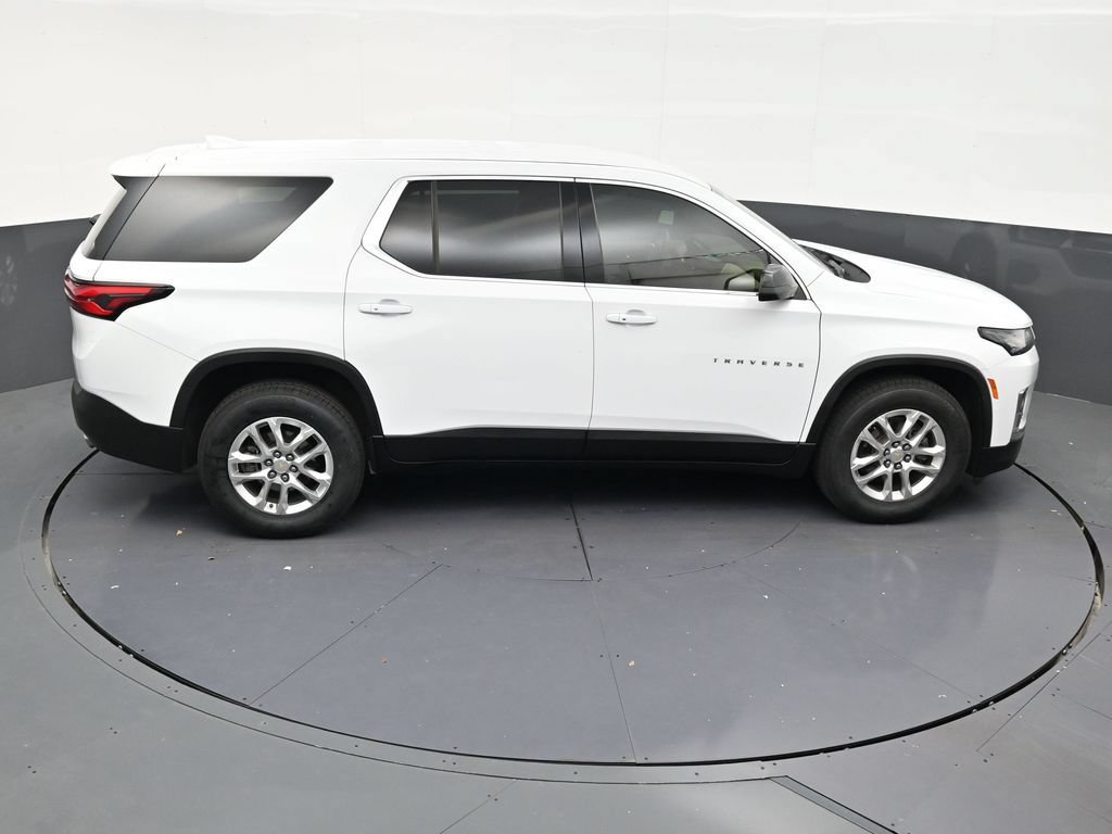 Used 2023 Chevrolet Traverse LS FWD image 17