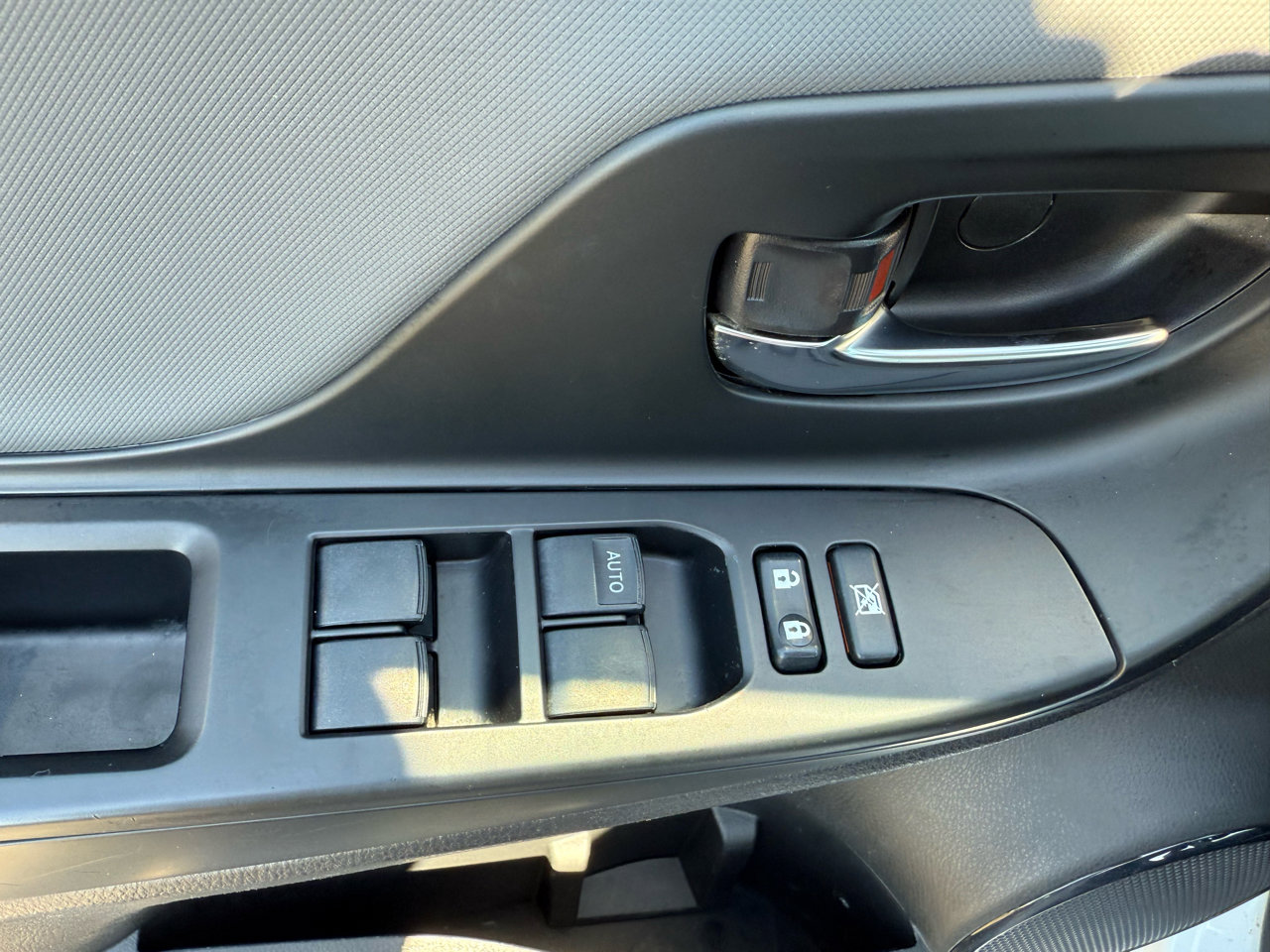 Used 2017 Toyota Yaris SE image 12