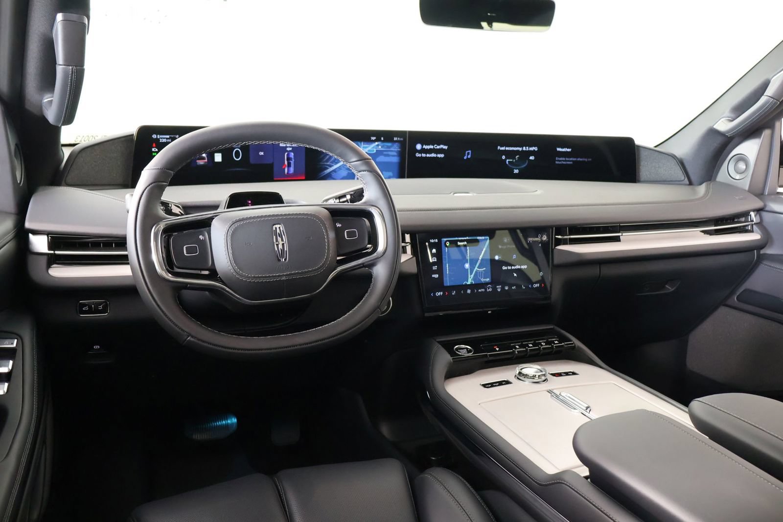 New 2025 Lincoln Navigator Reserve w/ Jet Appearance Package AWD/4WD image 2