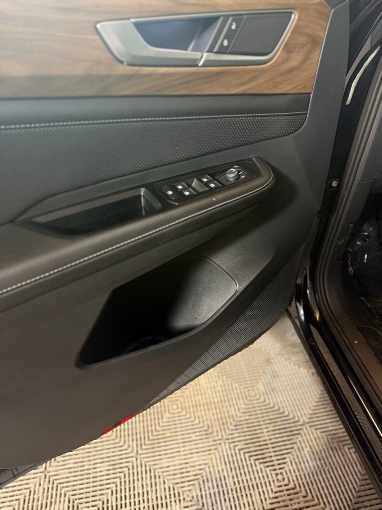 Used 2025 Volkswagen Atlas SE image 9