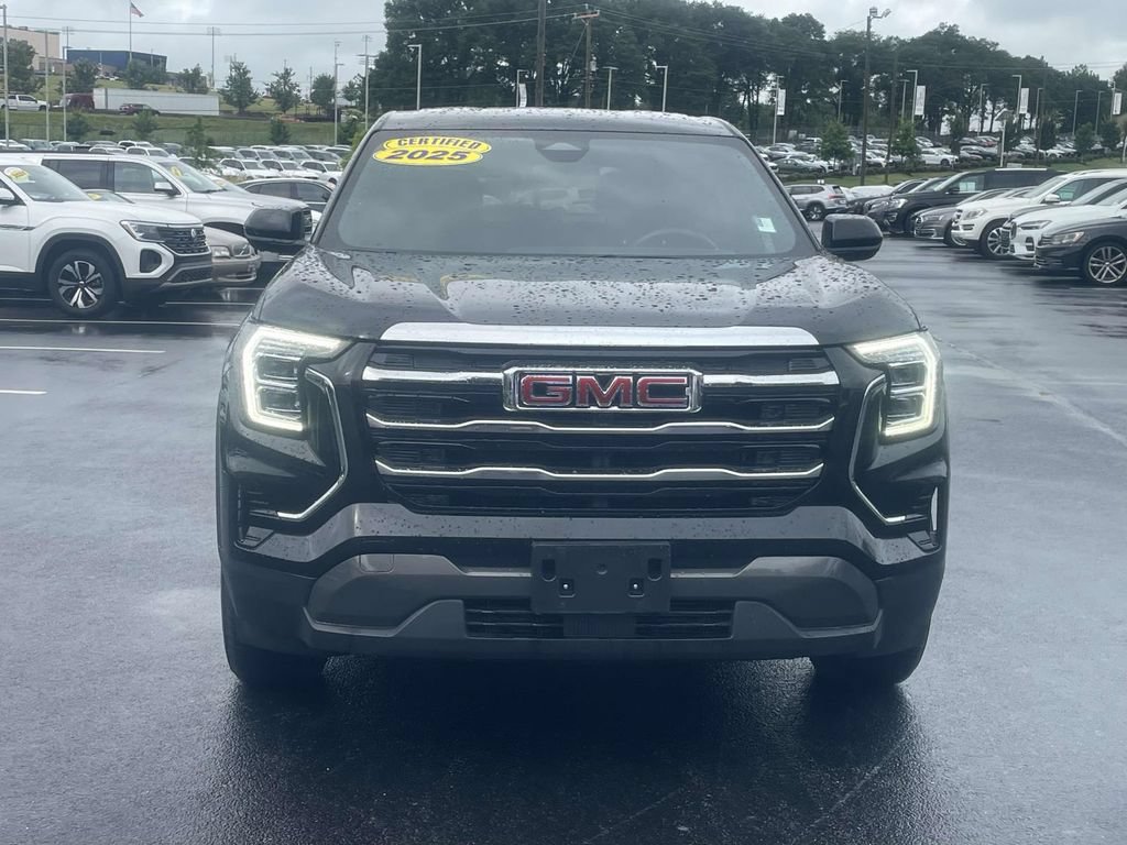 Used 2025 GMC Terrain Elevation AWD/4WD image 2