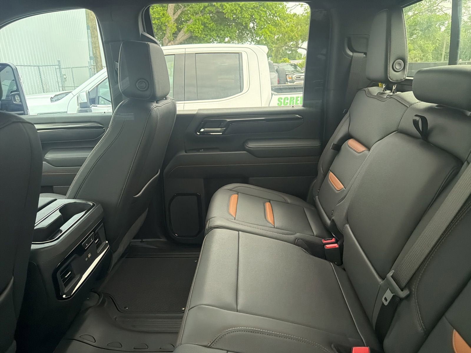 Used 2025 GMC Sierra 2500 AT4 w/ Technology Package AWD/4WD image 7
